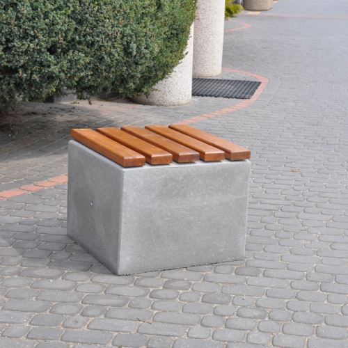 Ławka betonowa kwadratowa 60×60 wys. 50 cm realizcja zdjęcie